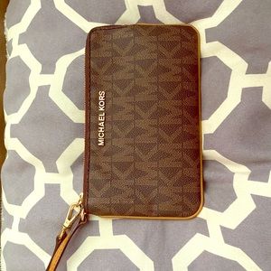 Michael kors wristlet